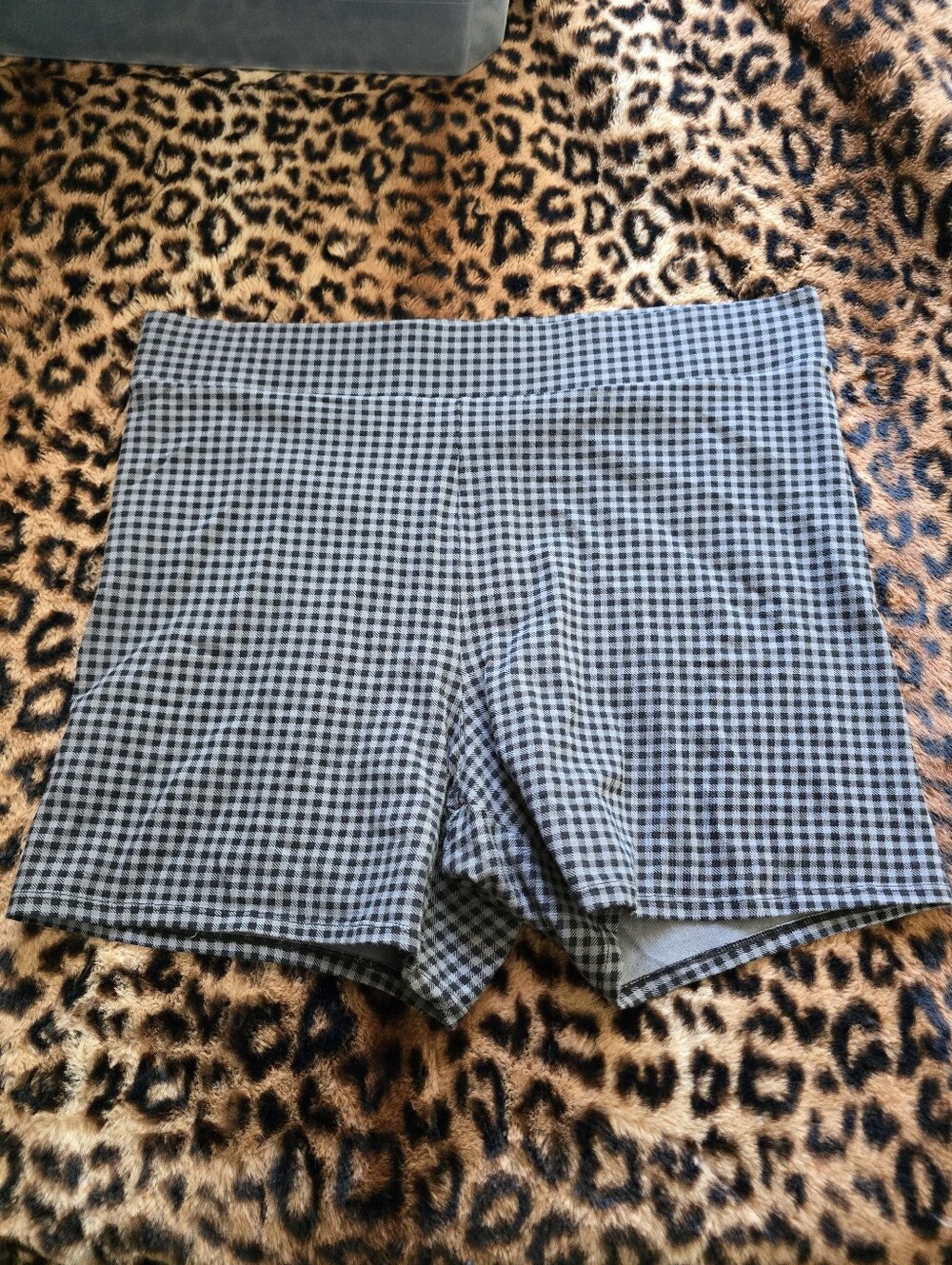 Torrid Nightfall Biker Shorts Grey Houndstooth Size 2